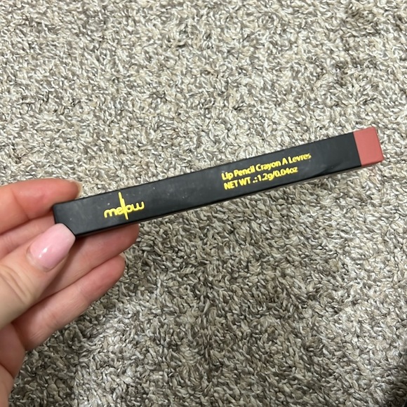 Mellow Lip Pencil - Picture 1 of 3